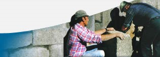 Ouvriers travaillant la pierre en Lozère